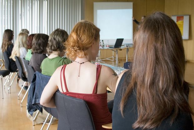 Réponses de psychanalyste aux questions sur le déni de grossesse, à la suite d'une conférence tenue devant de jeunes mères récemment mamans